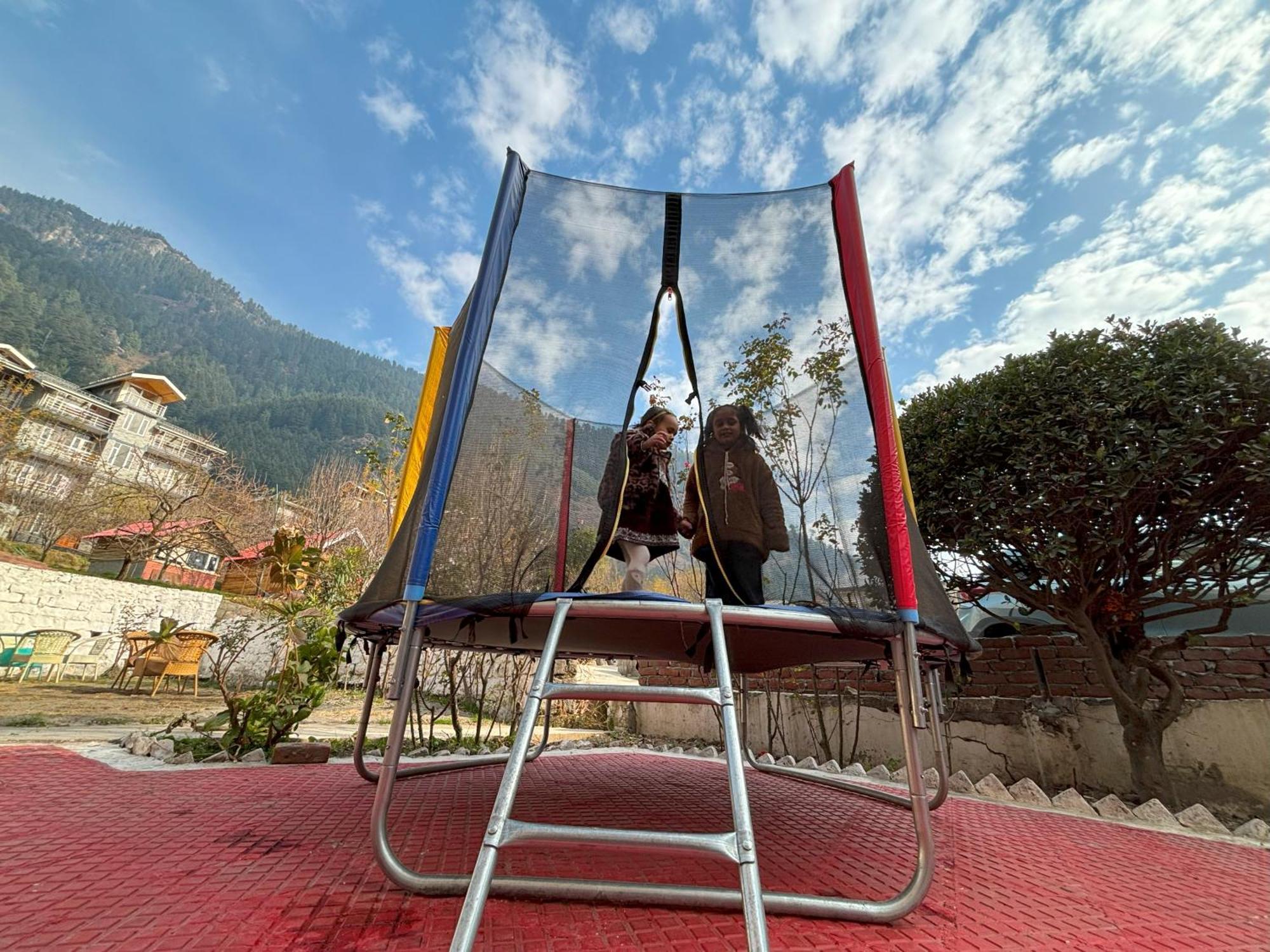 Hill River Resort - Central Heated & Air Cooled - Near Mall Road , Best Property Of Manali 2024- 2025 Dış mekan fotoğraf