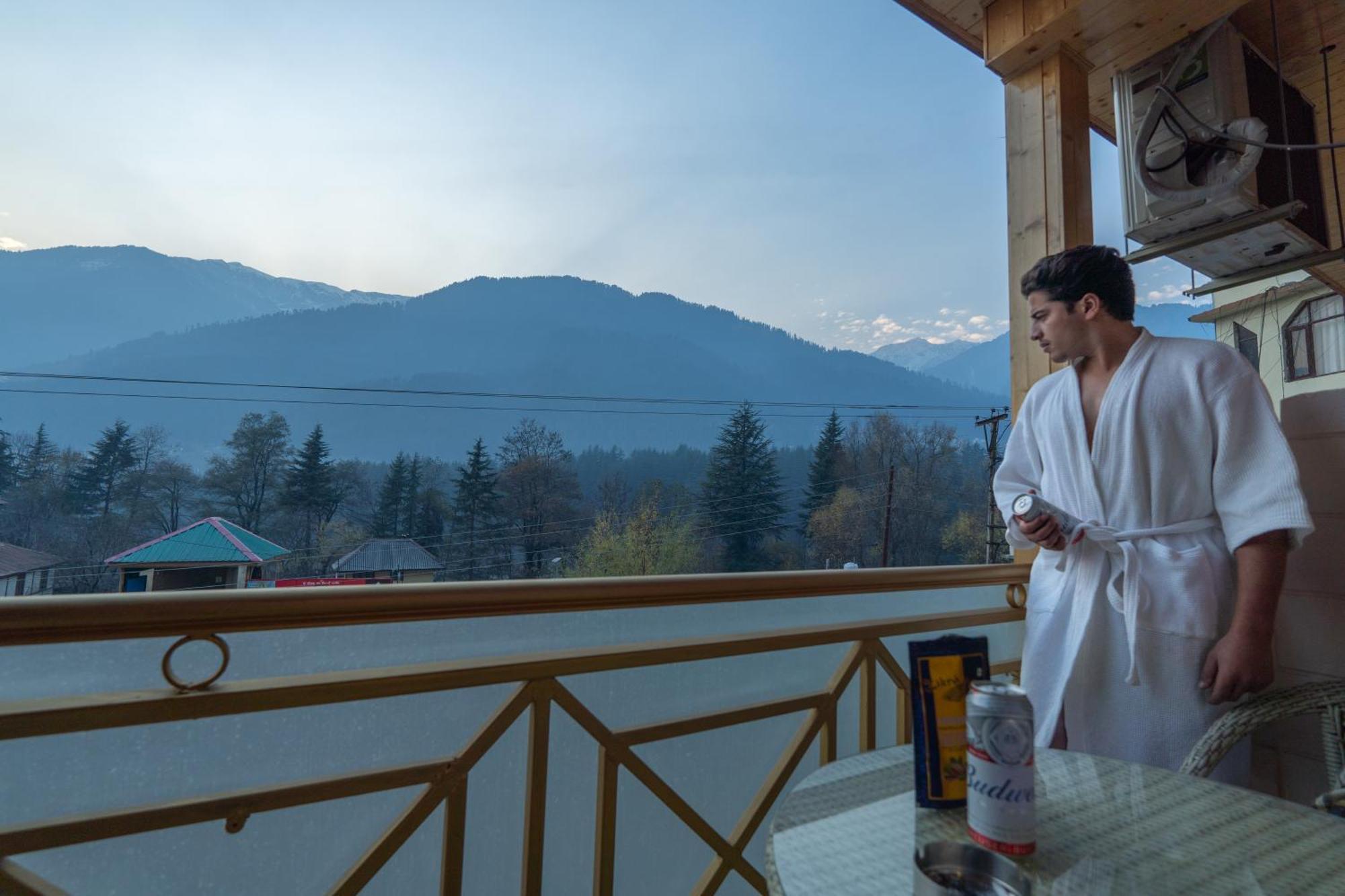 Hill River Resort - Central Heated & Air Cooled - Near Mall Road , Best Property Of Manali 2024- 2025 Dış mekan fotoğraf